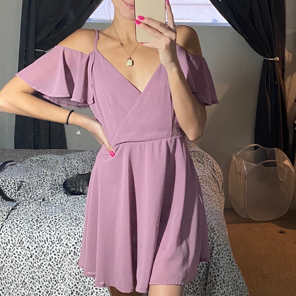 v-Cut off the shoulder dress